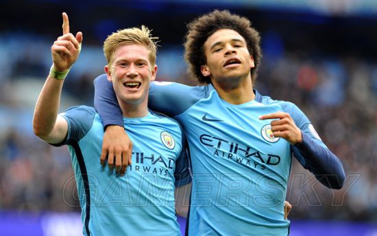 汪涵陪儿子马术比赛展现轻松生活面，体现家庭关怀与育儿智慧，引发网友热议。