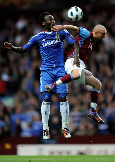 球迷沸腾：这球吹了也太离谱